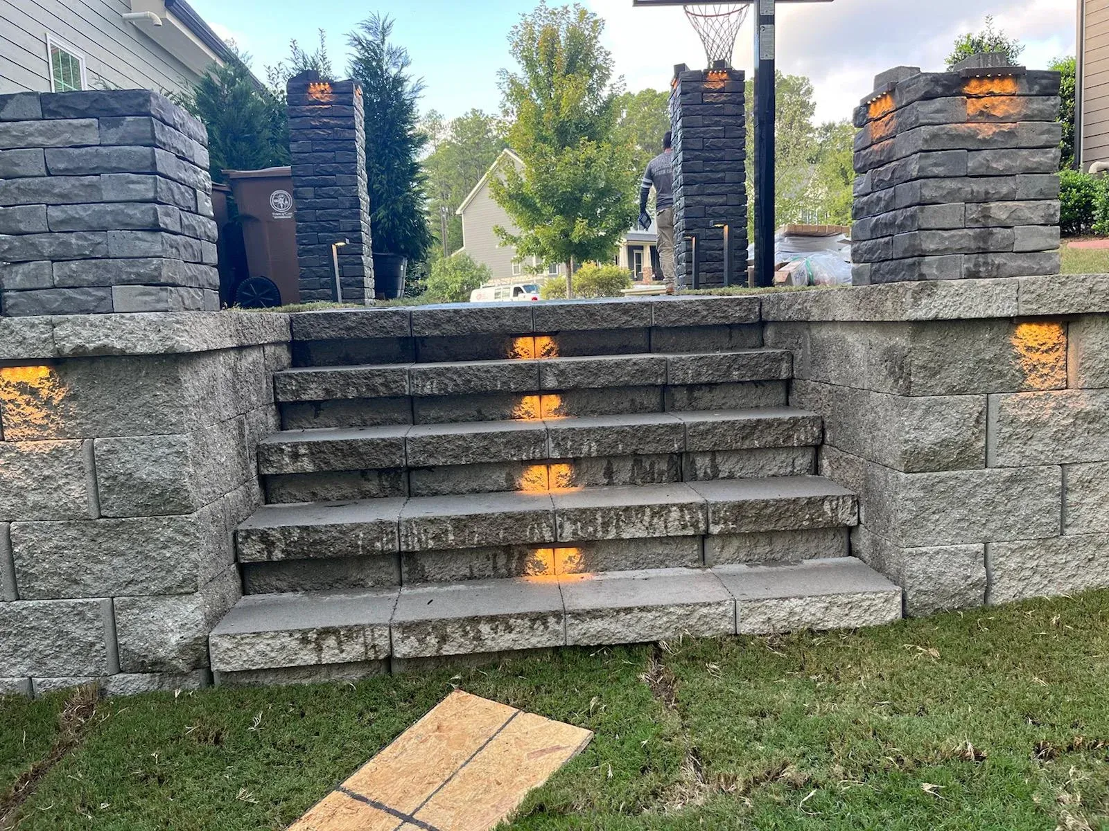 Illuminated retaining wall with landscape lighting