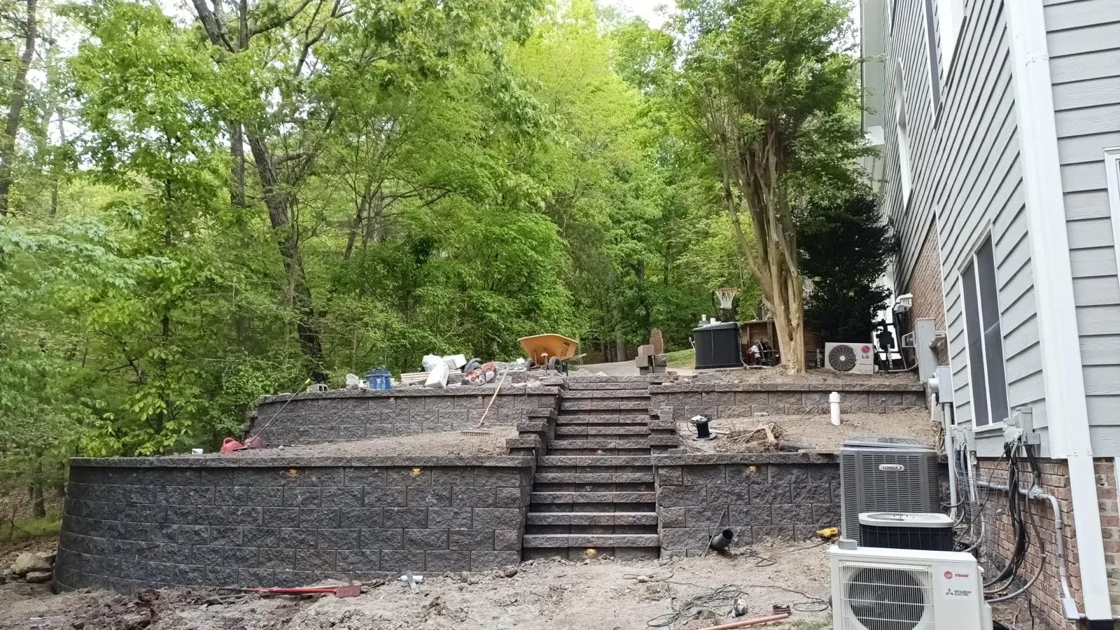 Retaining wall construction with drainage setup