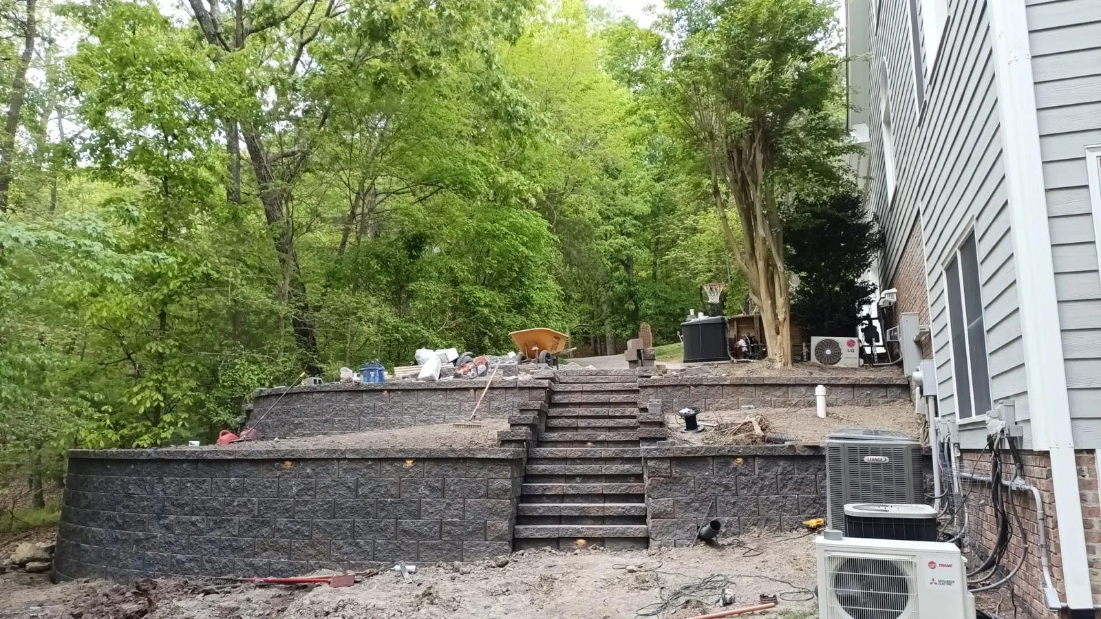 Retaining wall construction with drainage setup